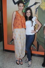 Aliciya Raut with Amy Billimoria at Amy Billimoria_s FAshion Show for good Cause GLOBALIZATION in Shanmukhanand Hall on 2nd May 2012.JPG